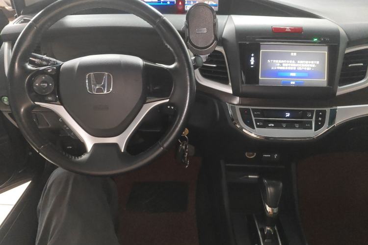 Used Honda Jade 2013 1.8L automatic Comfort version 5 seats Center Console