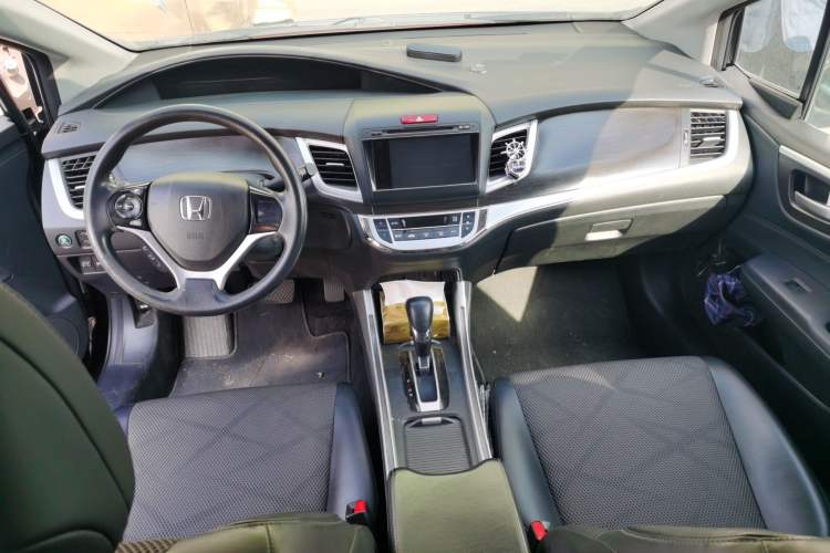 Used Honda Jade 2013 1.8L automatic Comfort version 6 seats Center Console