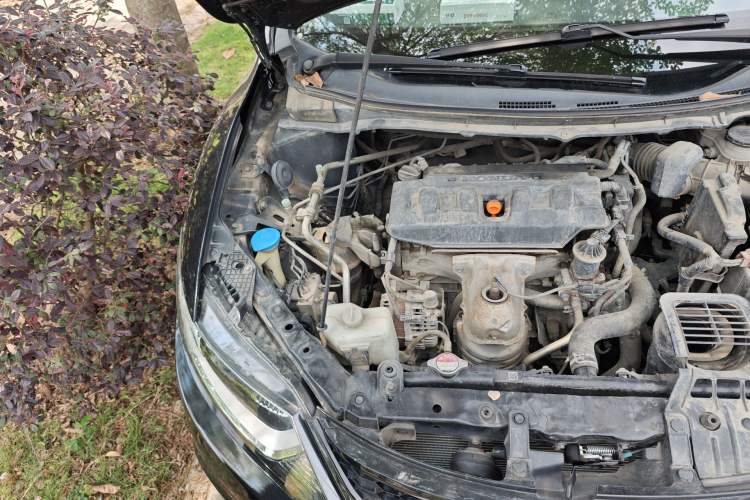 Used Honda Jade 2013 1.8L automatic Comfort version 5 seats Engine Bay Right