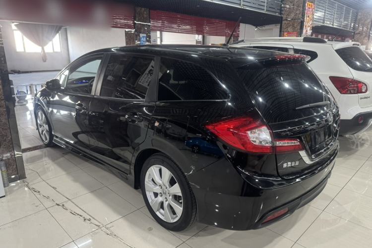 Used Honda Jade 2013 1.8L automatic Comfort version 6 seats Exterior 3
