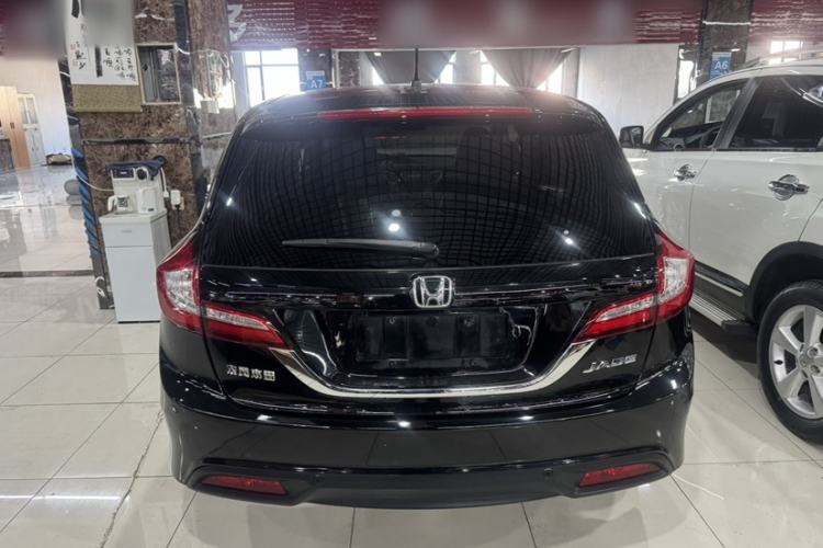 Used Honda Jade 2013 1.8L automatic Comfort version 6 seats Exterior 4