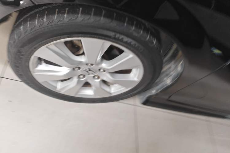 Used Honda Jade 2013 1.8L automatic Comfort version 5 seats Exterior 4