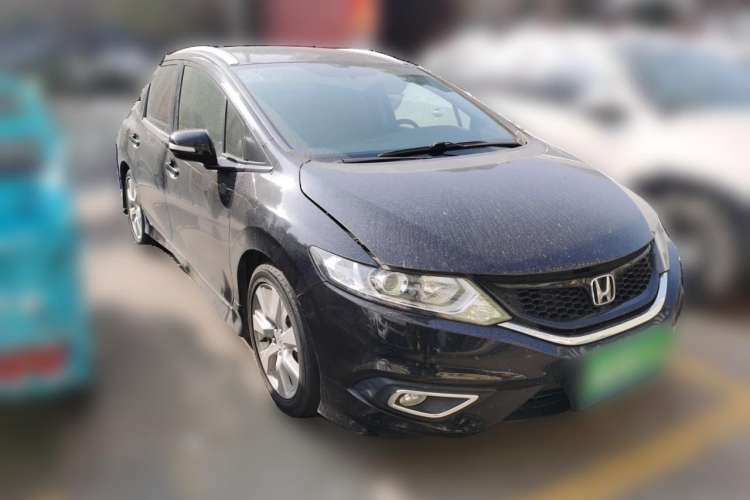 Used Honda Jade 2013 1.8L automatic Comfort version 6 seats Front Right 45 Deg