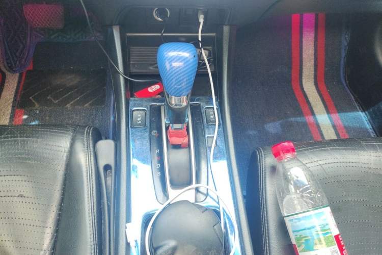 Used Honda Jade 2013 1.8L CVT Luxury Edition 6 seats Gear Lever