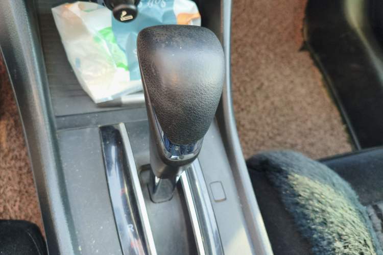 Used Honda Jade 2013 1.8L automatic Comfort version 5 seats Gear Lever
