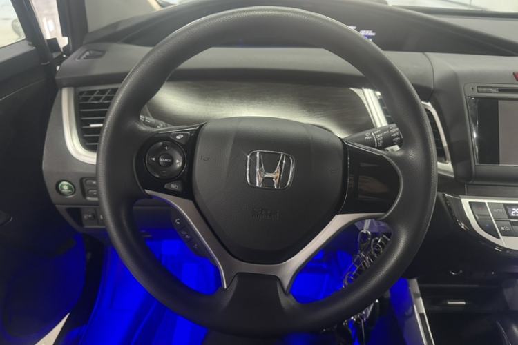 Used Honda Jade 2013 1.8L automatic Comfort version 6 seats Interior 1