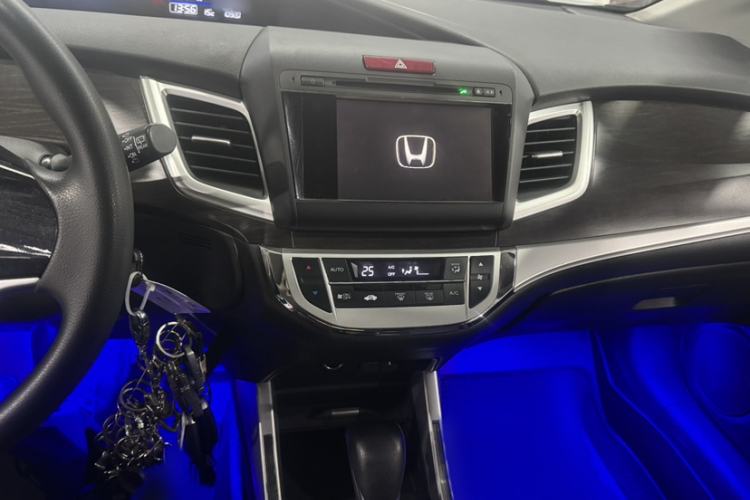 Used Honda Jade 2013 1.8L automatic Comfort version 6 seats Interior 2