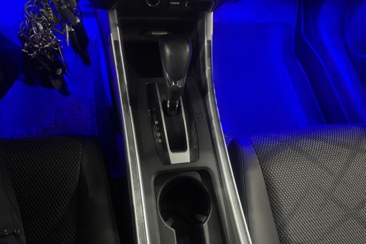 Used Honda Jade 2013 1.8L automatic Comfort version 6 seats Interior 3