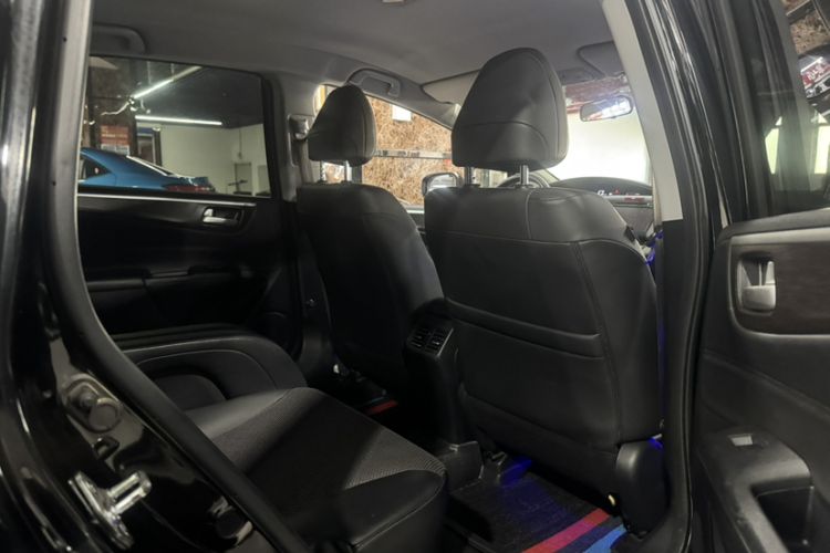 Used Honda Jade 2013 1.8L automatic Comfort version 6 seats Interior 8