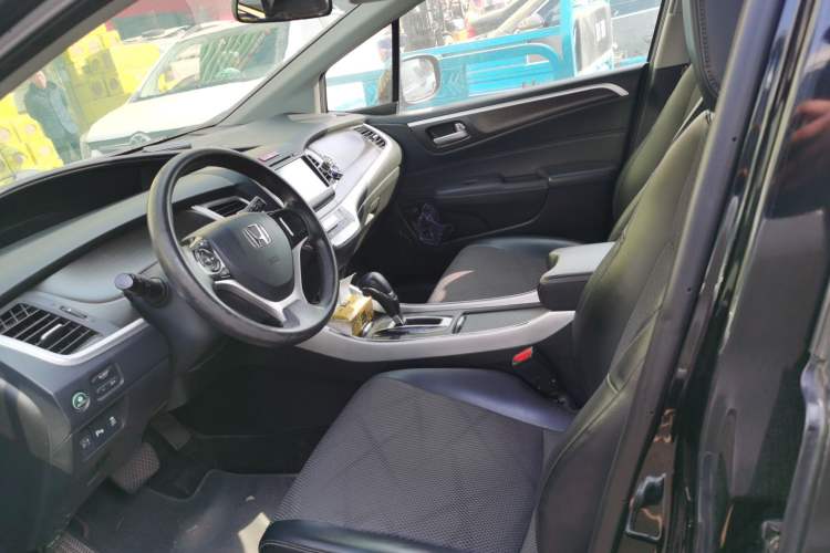 Used Honda Jade 2013 1.8L automatic Comfort version 6 seats Left Front Seat