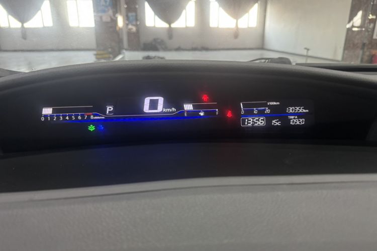 Used Honda Jade 2013 1.8L automatic Comfort version 6 seats Odometer Close Up