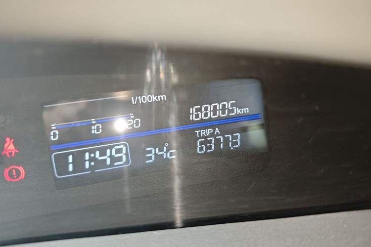 Used Honda Jade 2013 1.8L automatic Comfort version 5 seats Odometer Close Up