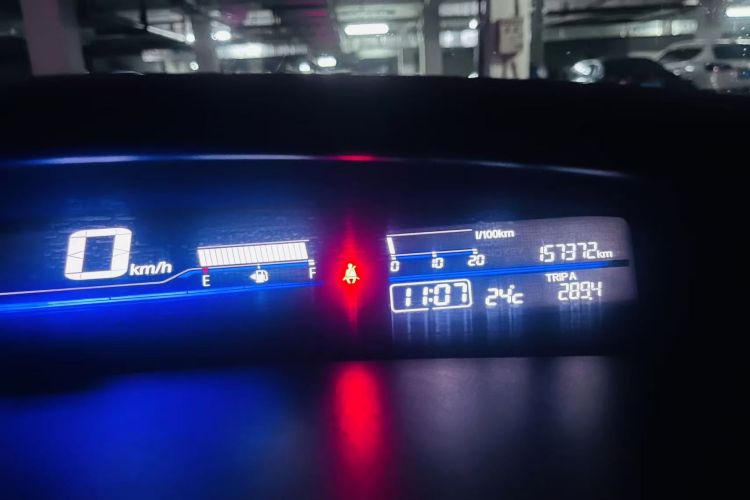 Used Honda Jade 2013 1.8L CVT Luxury Edition 6 seats Odometer Close Up
