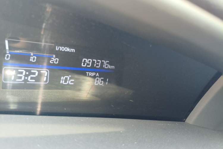 Used Honda Jade 2013 1.8L automatic Comfort version 5 seats Odometer Close Up
