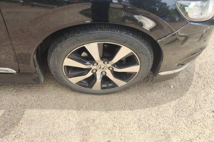 Used Honda Jade 2013 1.8L CVT Luxury Edition 6 seats Right Front Wheel Hub