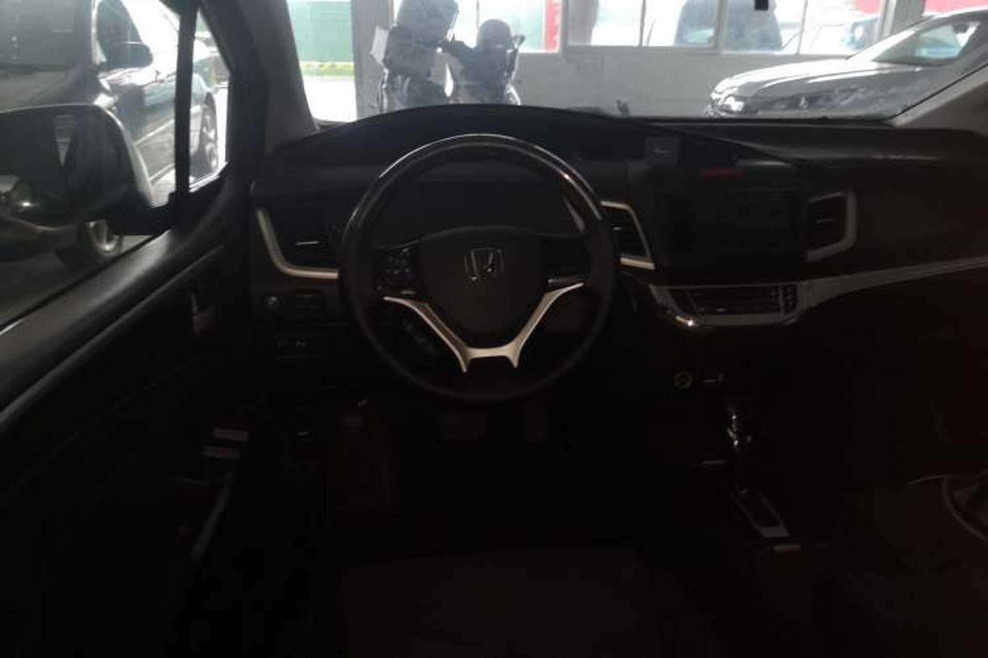 Used Honda Jade 2013 1.8L automatic Comfort version 5 seats Steering Wheel
