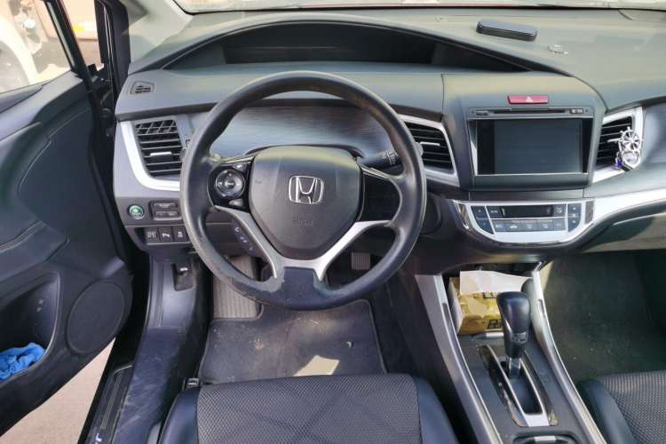 Used Honda Jade 2013 1.8L automatic Comfort version 6 seats Steering Wheel