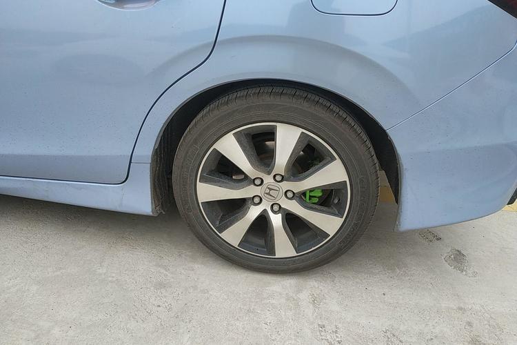 Used Honda Jade 2013 1.8L automatic Comfort version 5 seats Left Rear Wheel Hub