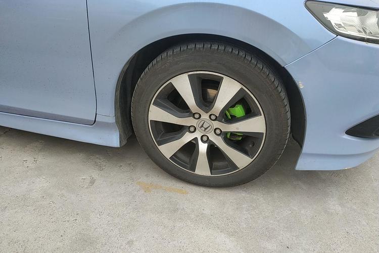 Used Honda Jade 2013 1.8L automatic Comfort version 5 seats Right Front Wheel Hub