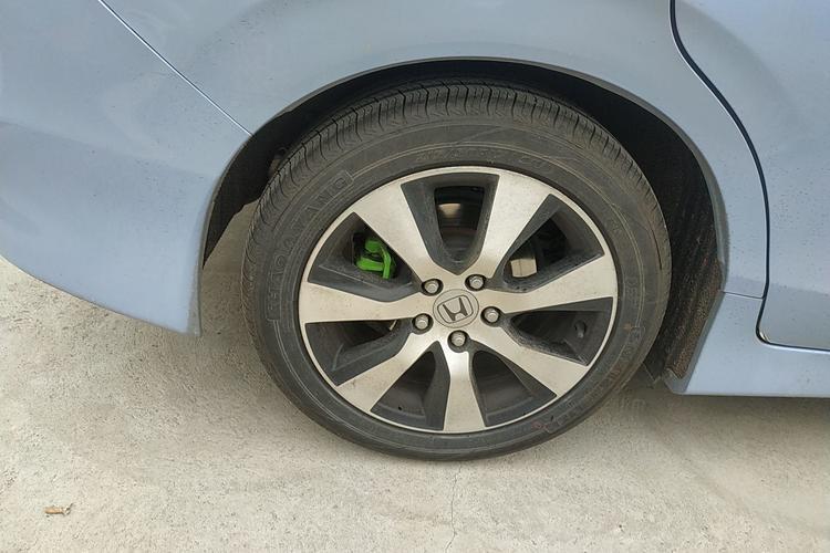 Used Honda Jade 2013 1.8L automatic Comfort version 5 seats Right Rear Wheel Hub