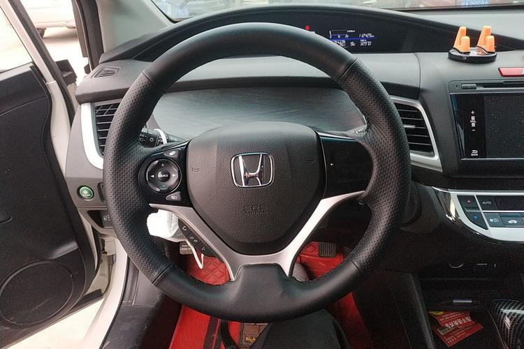 Used Honda Jade 2013 1.8L automatic Comfort version 5 seats Steering Wheel