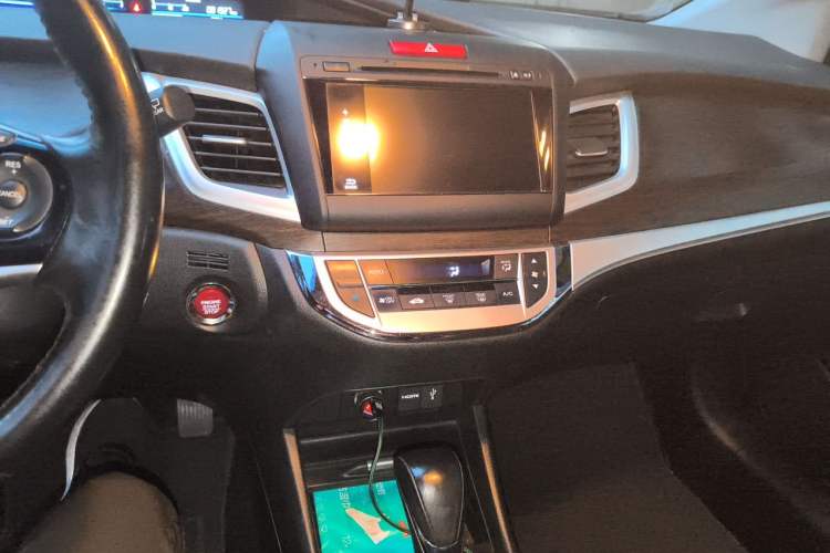 Used Honda Jade 2013 1.8L CVT Luxury Edition 5 seats Audio And AC Panel