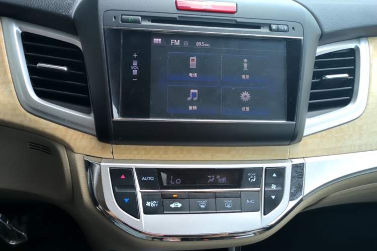 Used Honda Jade 2013 1.8L automatic Comfort version 5 seats Audio And AC Panel