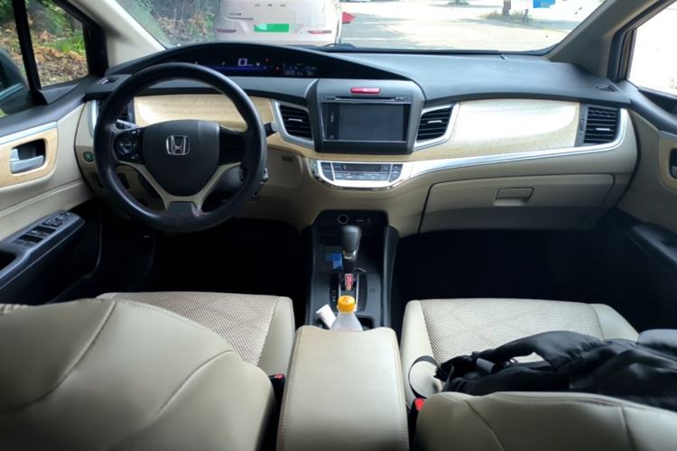 Used Honda Jade 2013 1.8L automatic Comfort version 5 seats Center Console