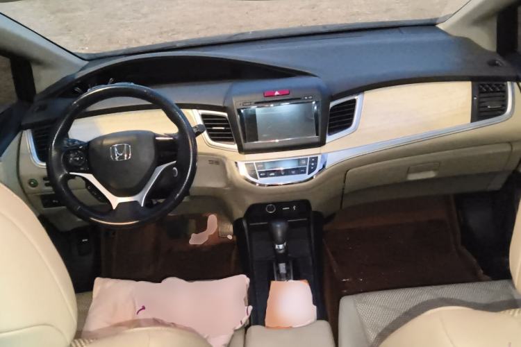Used Honda Jade 2013 1.8L automatic Comfort version 5 seats Center Console