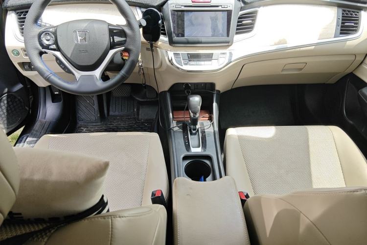 Used Honda Jade 2013 1.8L automatic Comfort version 5 seats Center Console
