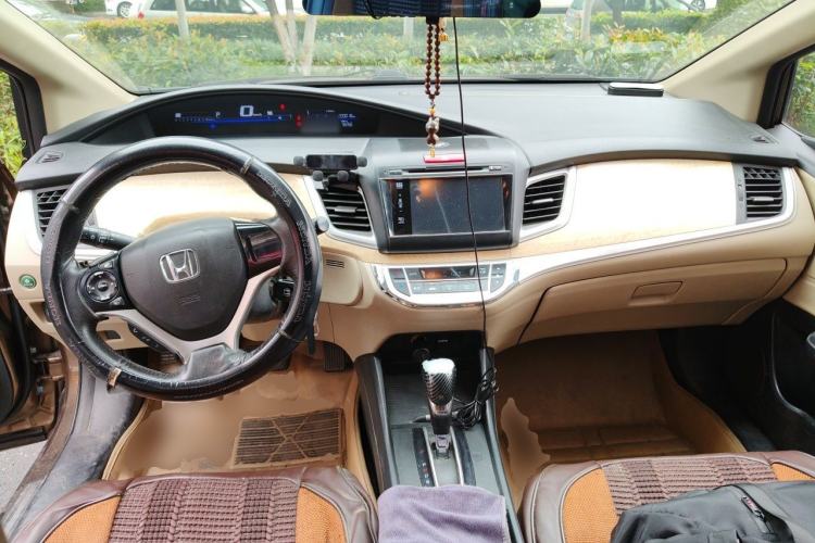 Used Honda Jade 2013 1.8L automatic Comfort version 5 seats Center Console