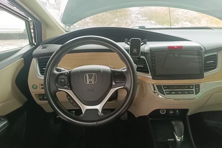 Used Honda Jade 2013 1.8L automatic Comfort version 5 seats Center Console