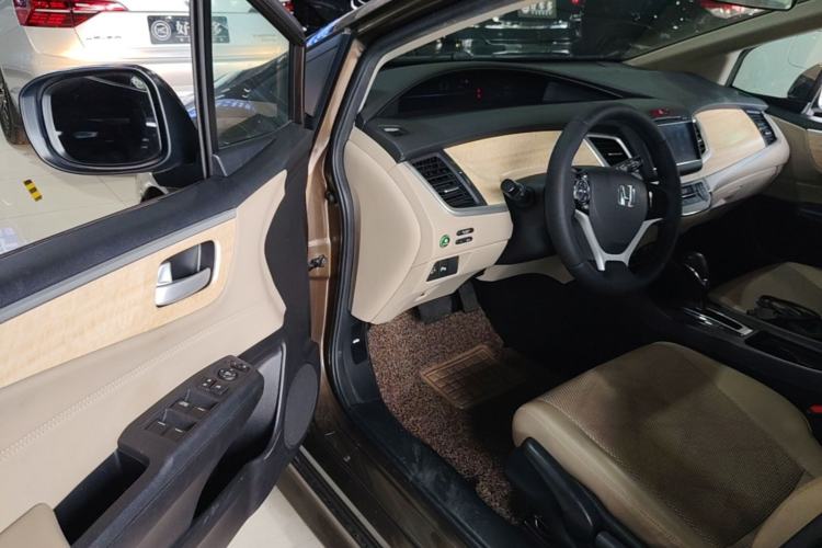 Used Honda Jade 2013 1.8L automatic Comfort version 5 seats Driver Seat