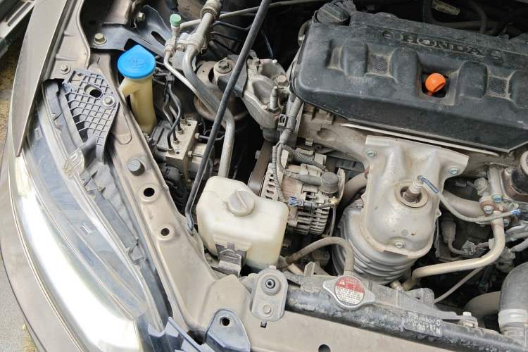 Used Honda Jade 2013 1.8L automatic Comfort version 5 seats Engine Bay Right