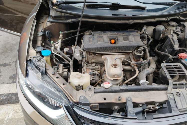 Used Honda Jade 2013 1.8L automatic Comfort version 5 seats Engine Bay Right