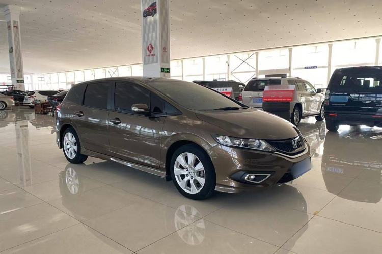 Used Honda Jade 2013 1.8L automatic Comfort version 5 seats Exterior 2