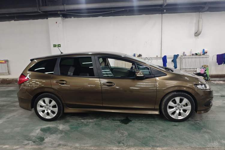 Used Honda Jade 2013 1.8L automatic Comfort version 5 seats Exterior 2
