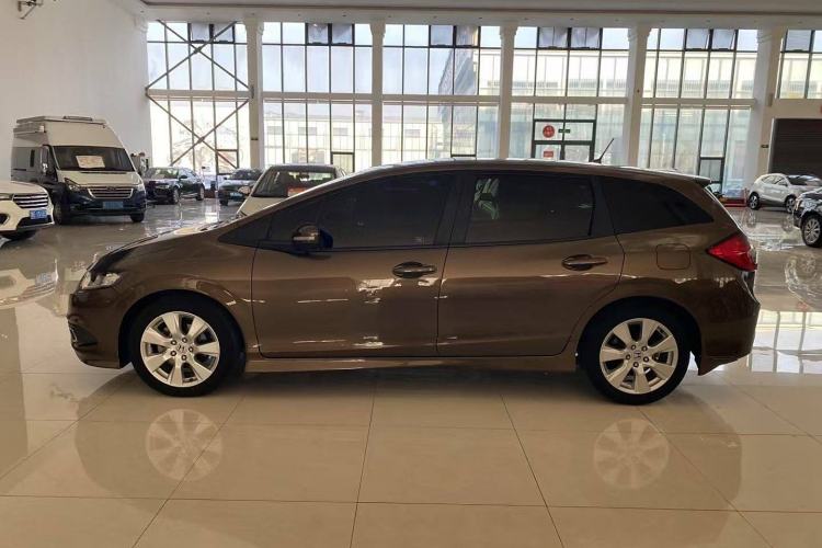 Used Honda Jade 2013 1.8L automatic Comfort version 5 seats Exterior 3
