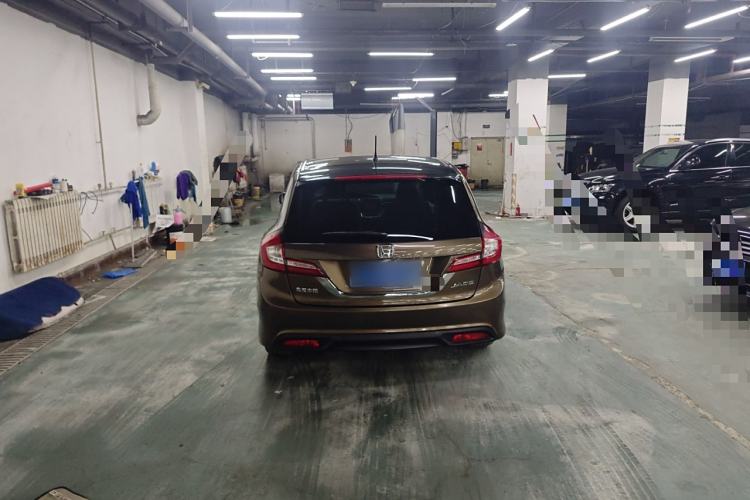 Used Honda Jade 2013 1.8L automatic Comfort version 5 seats Exterior 4