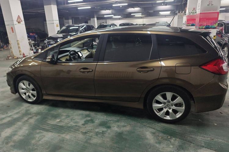 Used Honda Jade 2013 1.8L automatic Comfort version 5 seats Exterior 5
