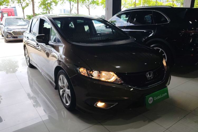Used Honda Jade 2013 1.8L automatic Comfort version 5 seats Front Right 45 Deg