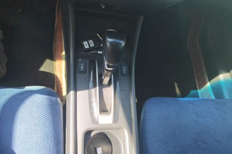 Used Honda Jade 2013 1.8L CVT Luxury Edition 5 seats Gear Lever