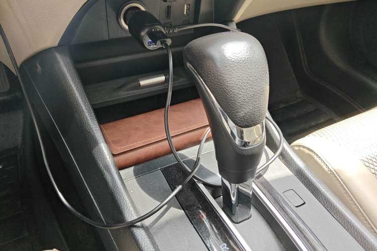 Used Honda Jade 2013 1.8L automatic Comfort version 5 seats Gear Lever