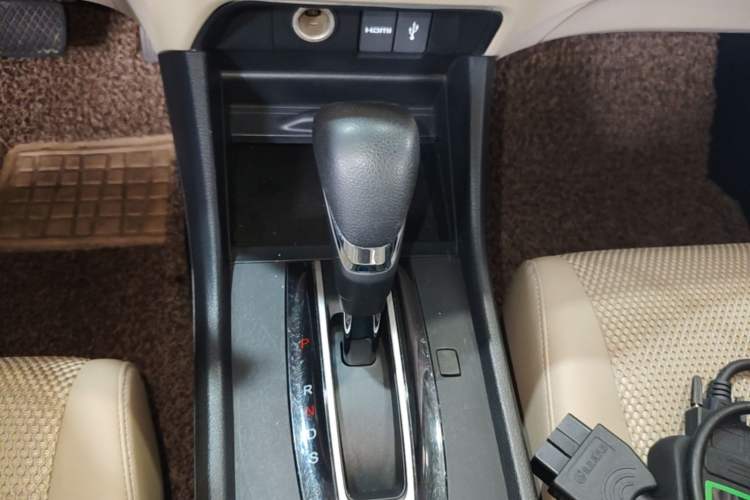 Used Honda Jade 2013 1.8L automatic Comfort version 5 seats Gear Lever