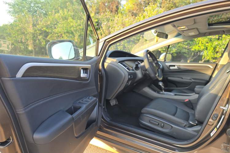 Used Honda Jade 2013 1.8L CVT Luxury Edition 5 seats Interior 1