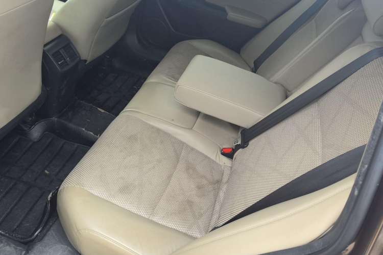 Used Honda Jade 2013 1.8L automatic Comfort version 5 seats Interior 1