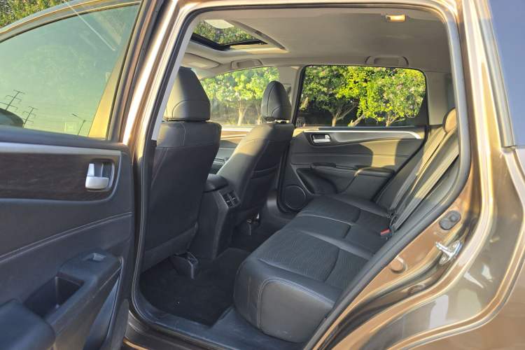Used Honda Jade 2013 1.8L CVT Luxury Edition 5 seats Interior 2