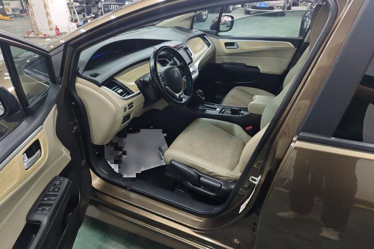 Used Honda Jade 2013 1.8L automatic Comfort version 5 seats Interior 2
