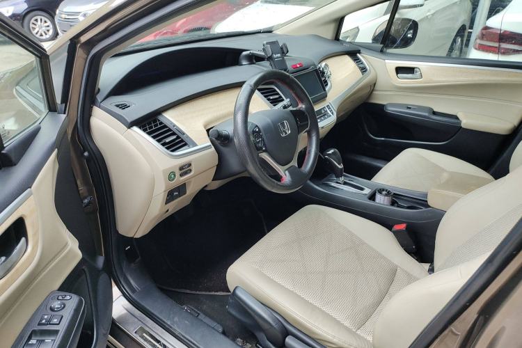 Used Honda Jade 2013 1.8L automatic Comfort version 5 seats Interior 2
