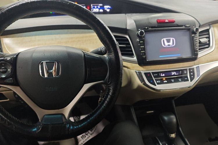 Used Honda Jade 2013 1.8L automatic Comfort version 5 seats Interior 3
